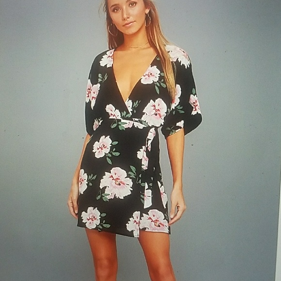 Lulus Dresses & Skirts - Iulu spring dress